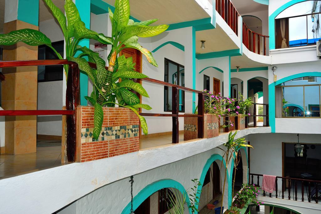 Hostal Sir Francis Drake Puerto Ayora  Exterior photo