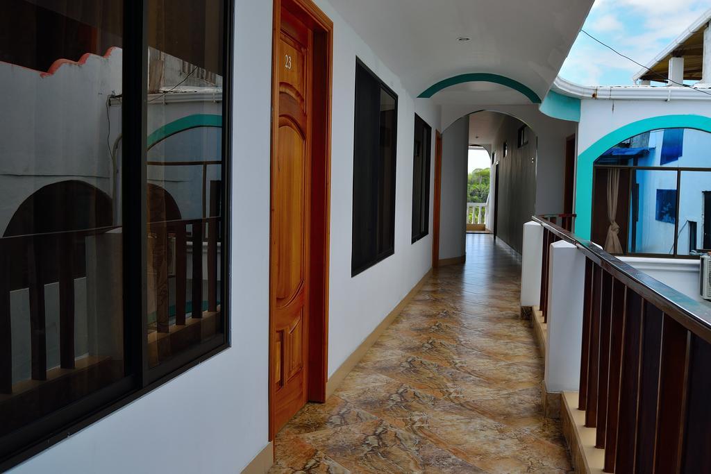 Hostal Sir Francis Drake Puerto Ayora  Exterior photo